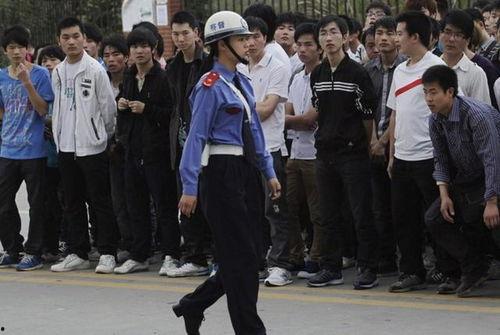 富士康保安爆料视频,揭秘工厂真实生存状态  第3张 富士康保安爆料视频,揭秘工厂真实生存状态  第3张